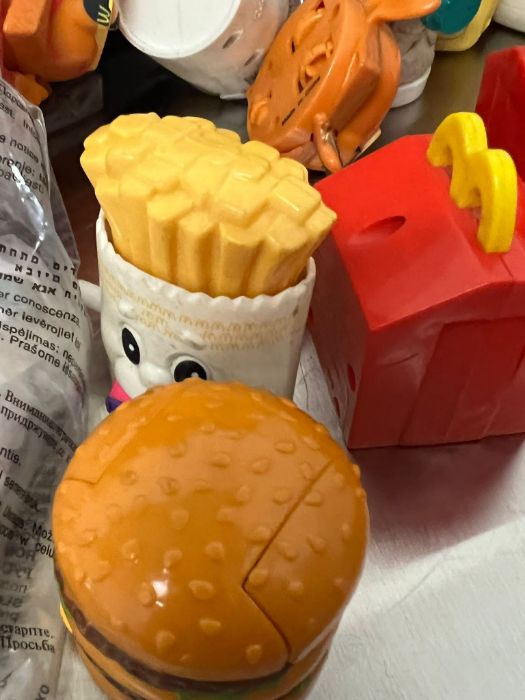 A selection of McDonalds and Burger King toys - Image 2 of 3