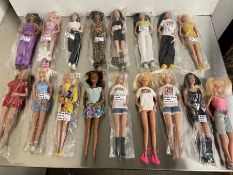 Seventeen Spice girl figures/dolls