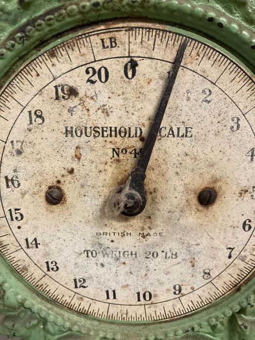 A vintage metal household scale - Image 3 of 4