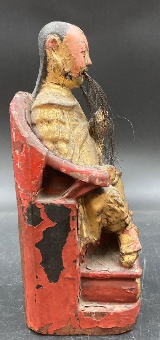 An antique Chinese carved wooden figure of a seated dignitary or emperor. - Image 3 of 7