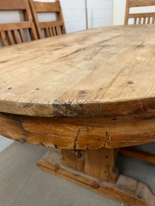 An oval rustic pine table with three drawers, four chairs and two carvers (H75cm W200cm D100cm) - Image 5 of 5