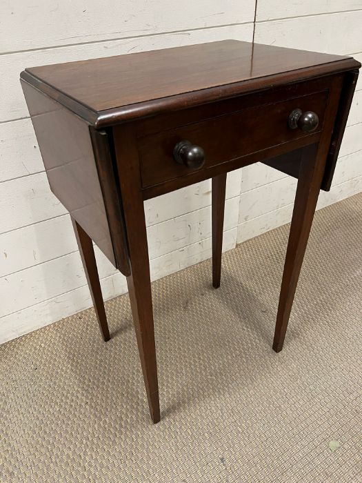 A drop leaf side table with drawer to centre (H74cm W48cm D34cm) - Image 3 of 3