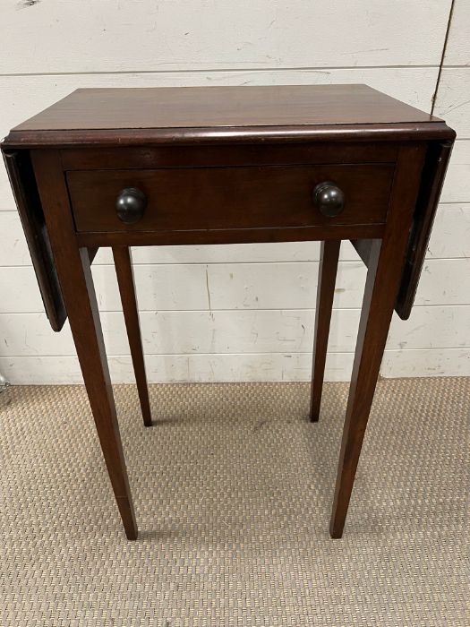 A drop leaf side table with drawer to centre (H74cm W48cm D34cm)
