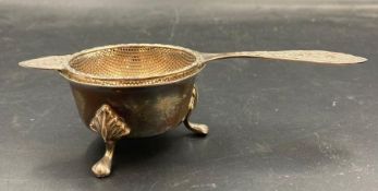 A silver tea strainer and bowl by David Hollander & Son, hallmarked for Birmingham 1971 (Total