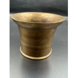 A brass shell case made into a vase (H8cm Dia11cm)