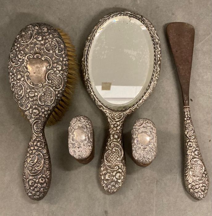 A silver backed and handled vanity set by William Godfrey, hallmarked for London 1901 - Image 5 of 5