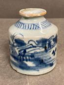 A small antique Chinese pen pot (Approx 7.5cm tall)