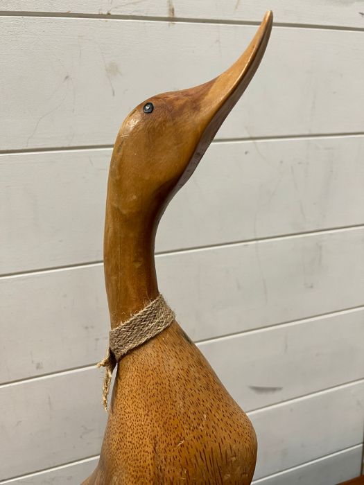 A carved wooden decorative duck - Image 3 of 3
