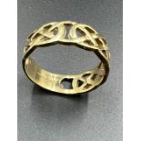 9ct gold Celtic style wedding band (Approximate Total weight 3.7g)