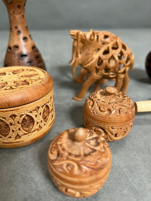 A selection of various turned wooden items - Image 3 of 3
