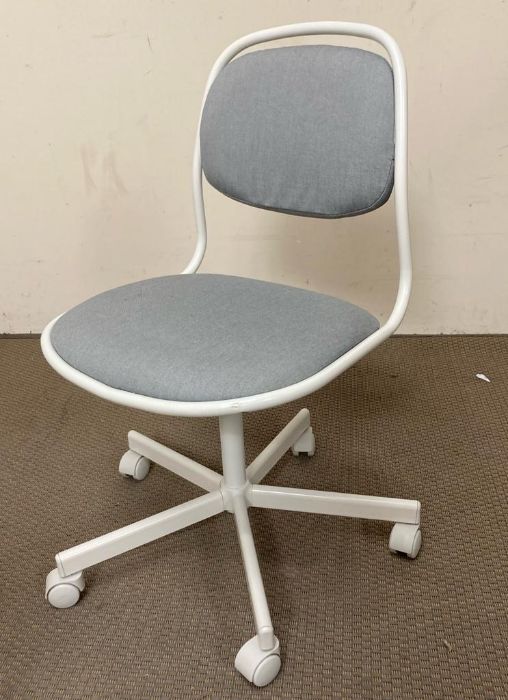 A white Ikea desk and chair (H74cm W100cm D60cm) - Image 3 of 4