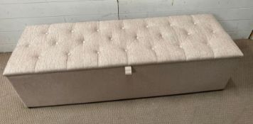 A button back blanket box (H40cm W141cm D44cm)