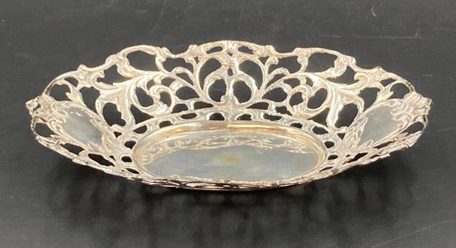 A Continental silver, marked 800, pierced bowl, approximate total weight 83g