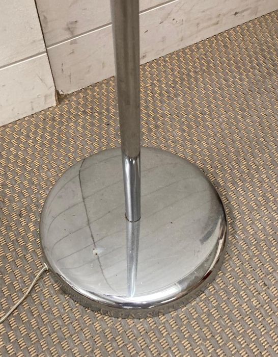 A Large counterbalance mid century anglepoise style floor lamp - Image 2 of 7