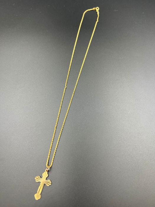 A 9ct gold cross and necklace (Approximate Total Weight 3.9g)