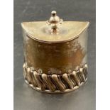 A small lidded silver pot with finial, hallmarked for Birmingham (Approximate total weight 77g)