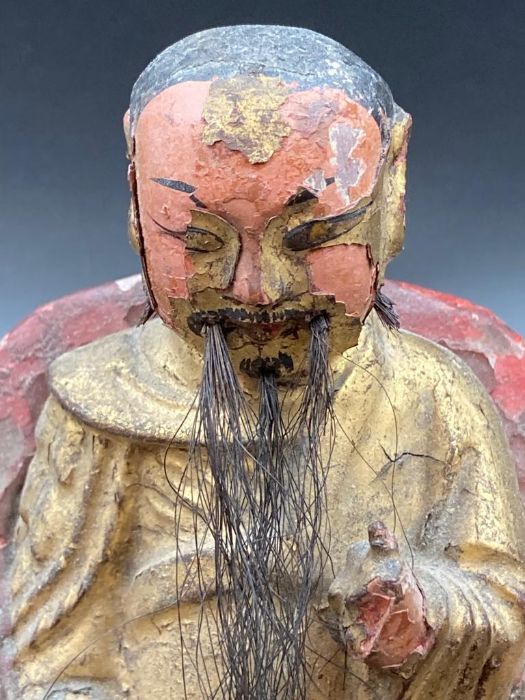 An antique Chinese carved wooden figure of a seated dignitary or emperor. - Image 2 of 7