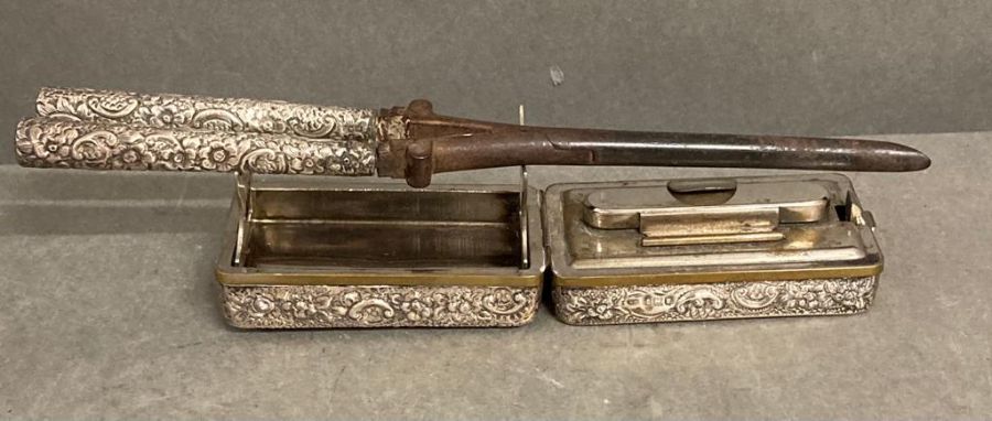 A silver backed and handled vanity set by William Godfrey, hallmarked for London 1901 - Image 3 of 5