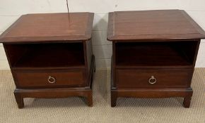 A pair of bedside tables on bracket feet (H50cm W54cm D47cm)