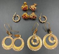 A selection of five pairs of 9ct gold earrings, various settings and styles (20.7g)