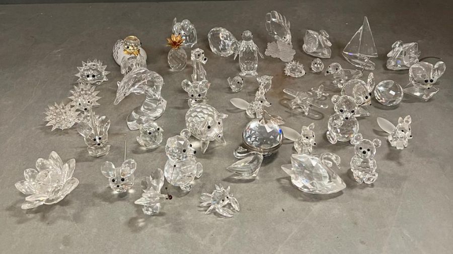 A large selection of Swarovski crystal animals, approx. H9cm