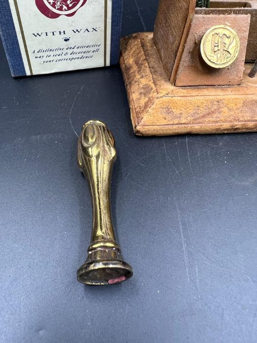 A brass seal set with stamper and wax in a desk top display - Image 4 of 4