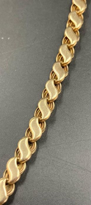 A substantial yellow gold necklace, marked 585 (30.5g) - Image 4 of 4