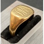 An 18ct gold signet ring (6.9g) (Size P)