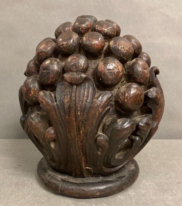 An 18th Century hand carved finial from a Staircase - Image 2 of 3