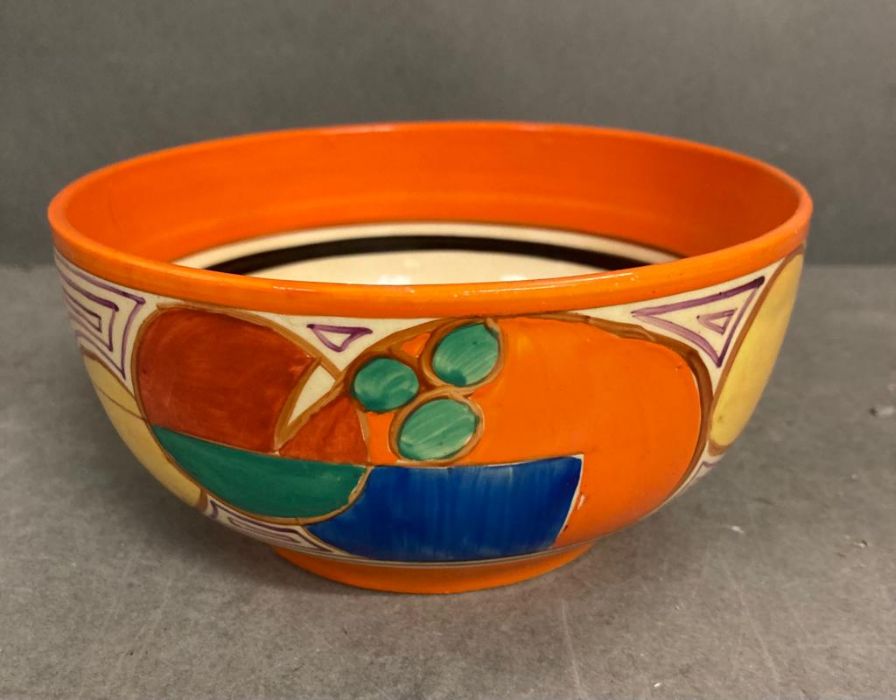 A Clarice Cliff Fantasque pattern bowl, diameter 15cm