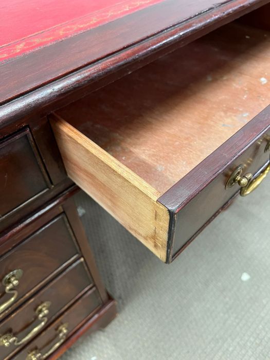 A pedestal desk with red leather top and brass drop handles (H78cm W121cm D60cm) - Image 3 of 4