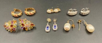 A selection of six quality 14ct gold earrings in various styles and setting including various