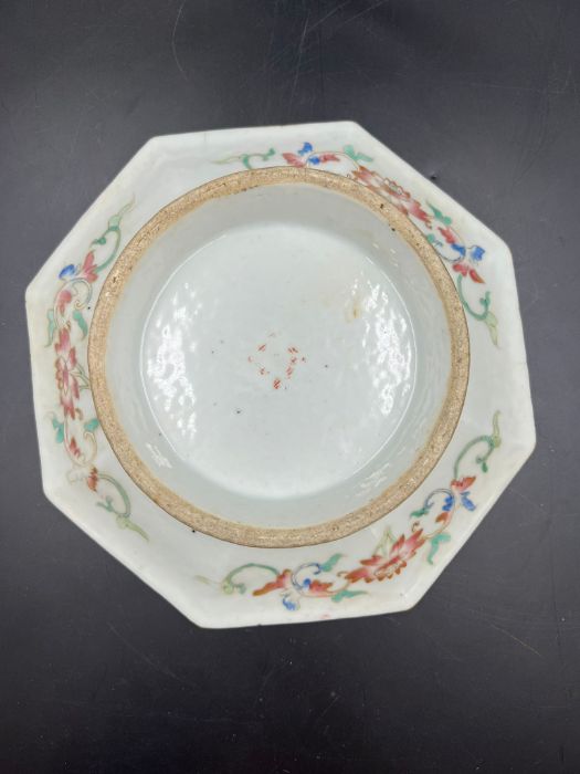 Famillie rose porcelain plate on foot (H5cm Dia23cm) - Image 2 of 8