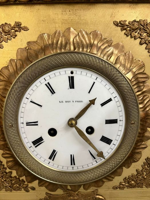 A giltwood framed wall clock by Le Roi Paris - Image 4 of 6