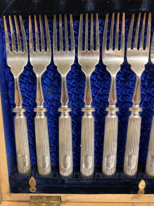A Twelve place setting silver plate fish knives and forks canteen. - Image 3 of 6
