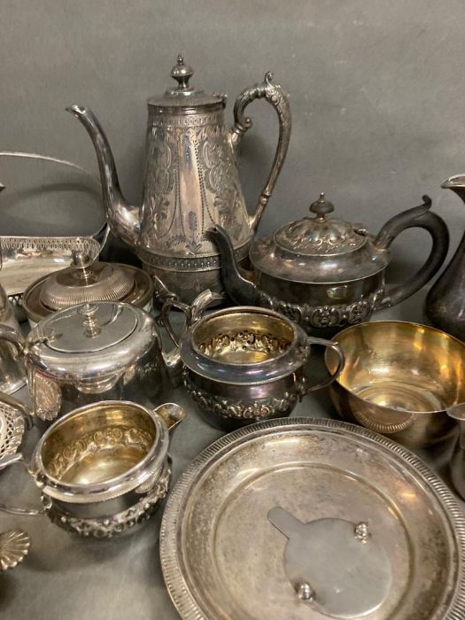 A selection of silver plate and white metal items to include tea and coffee pots - Image 5 of 5