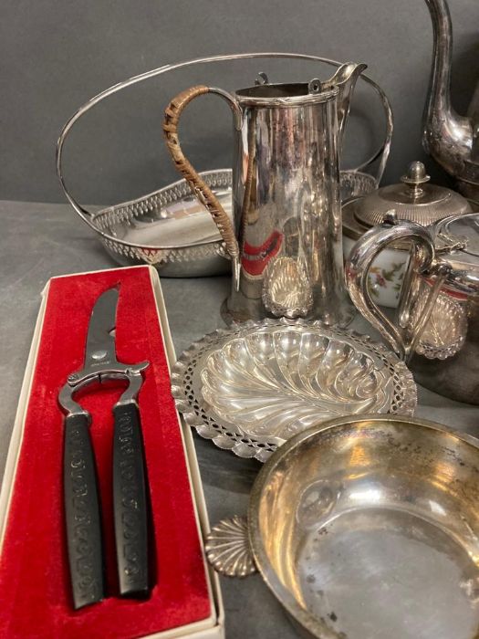 A selection of silver plate and white metal items to include tea and coffee pots - Image 3 of 5