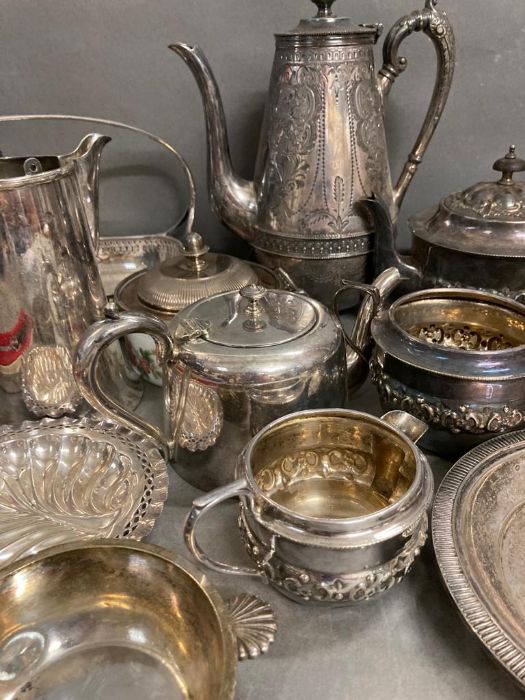 A selection of silver plate and white metal items to include tea and coffee pots - Image 2 of 5