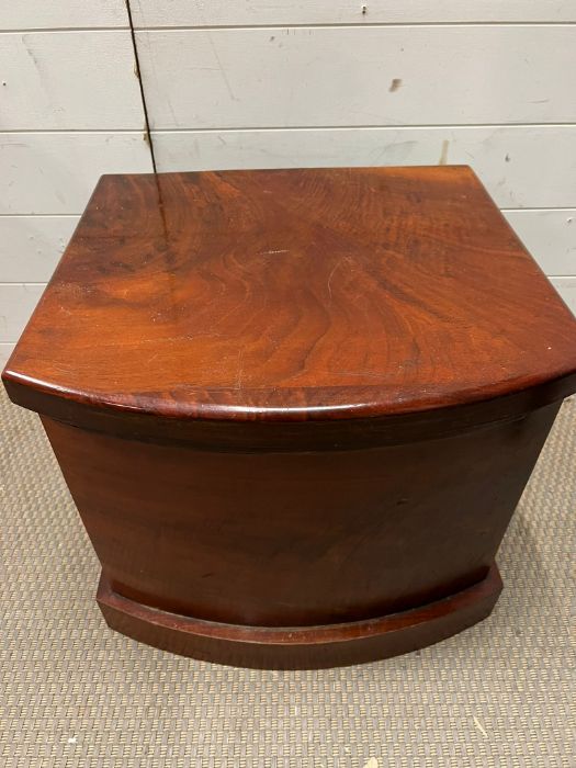 A mahogany commode with original pot - Image 2 of 2