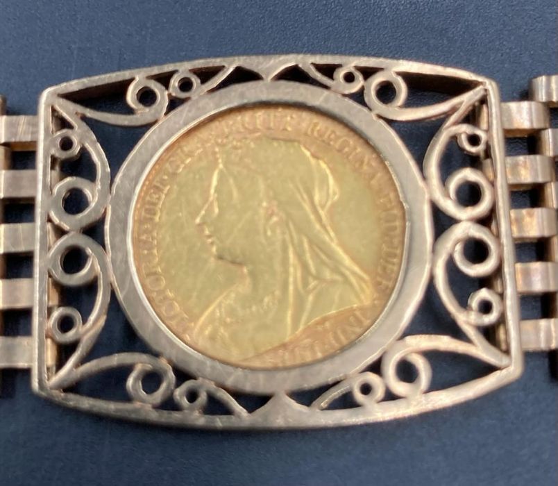 A 1900 Gold half sovereign coin in a 9ct gold bracelet (Total weight 18.8g) - Image 3 of 4