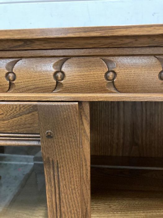 An Ercol glazed bookcase with cupboard under (138cm x 30cm x 101cm) - Image 3 of 4