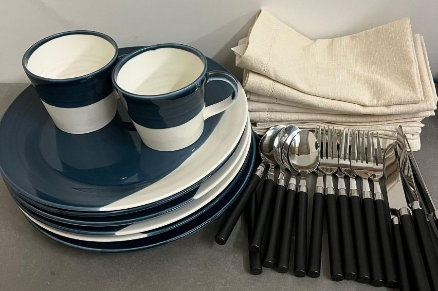 A selection of tableware including brown curve table mats x 6, linen napkins x 6, cutlery, plates - Image 2 of 9