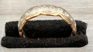 A 9ct gold ring (Approximate Weight 2.8g)