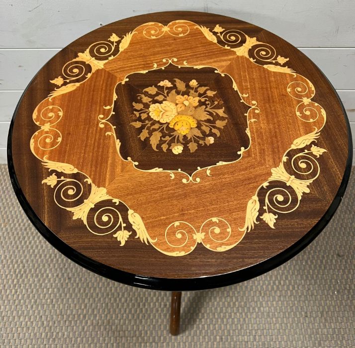 A pedestal inlaid satin wood table (H63cm Dia48cm) - Image 2 of 3