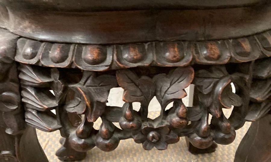 An antique Chinese carved hardwood stand with marble top - Image 4 of 5