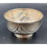 A silver sugar bowl with swag decoration (Approximate Total Weight 61g)