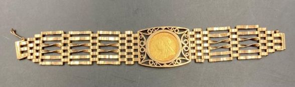 A 1900 Gold half sovereign coin in a 9ct gold bracelet (Total weight 18.8g)