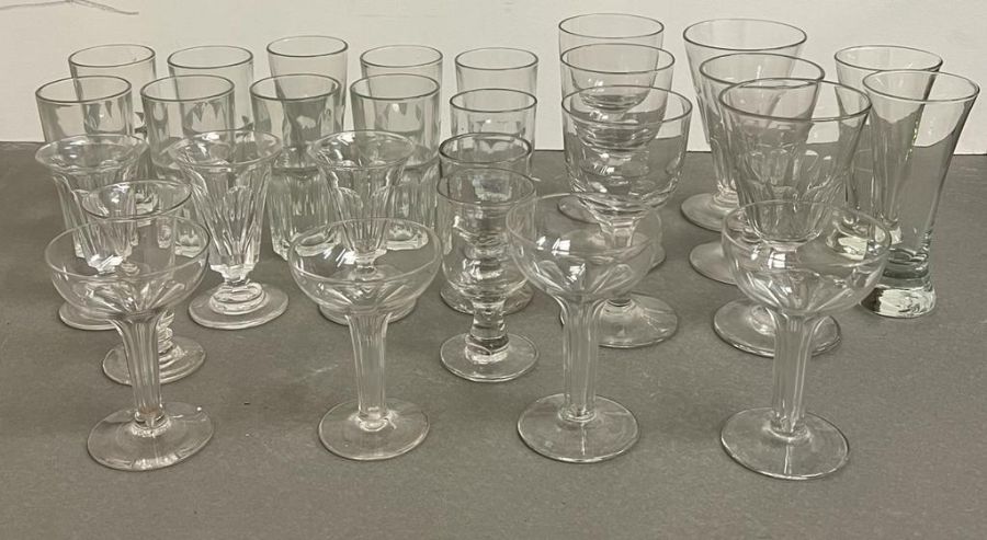 A large selection of Simon Pearce glassware, hand blowen including pitchers, jugs, pilsner, Essex - Image 2 of 3