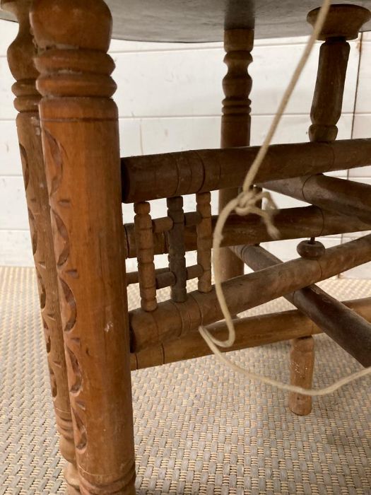 An Arabic brass table on collapsible wooden legs - Image 8 of 8