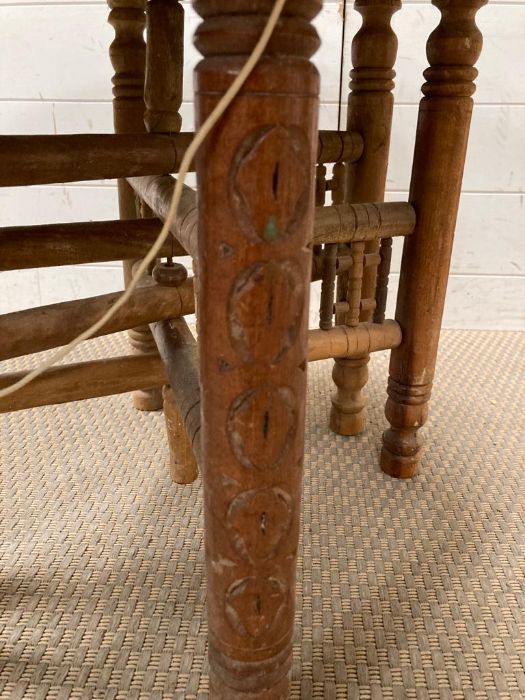 An Arabic brass table on collapsible wooden legs - Image 7 of 8